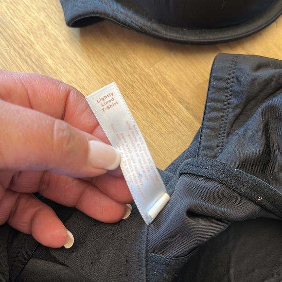 CACIQUE ⭐️ 2 lightly lined tshirt bras - Picture 6 of 6